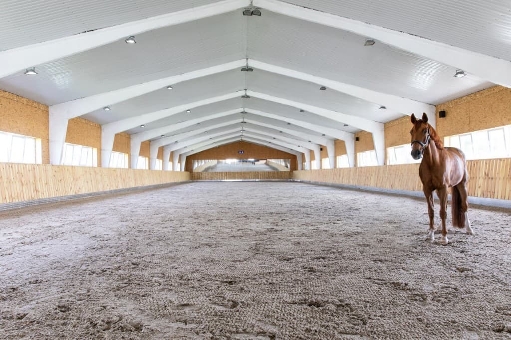 Малий критий манеж